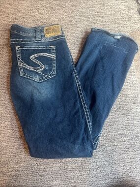 Silver Jeans Women’s Dark twisted  Jeans with Contrast Stitching